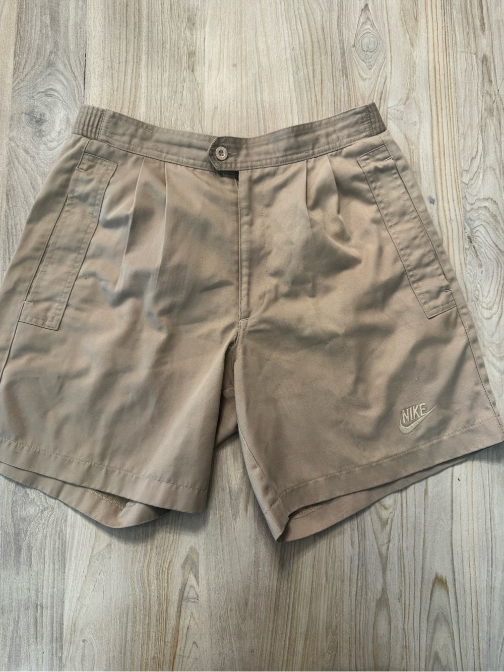 Nike Vintage 90s Men's Tan Pleated Khaki Short with Logo